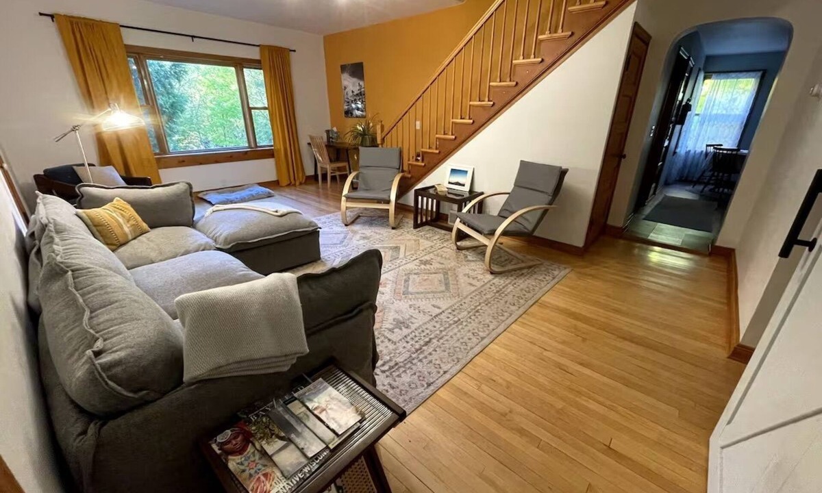Bayfield House | Cozy 2 Bedroom Home on the edge of downtown Bayfield, Walkable to Everything!
