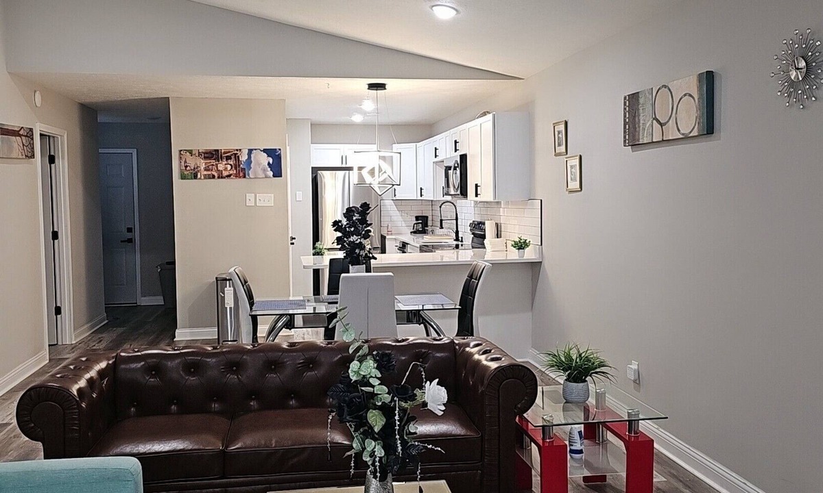 Pike House | Cozy 2-bedroom single family with AC, WiFi in charming Eagle Creek Indianapolis