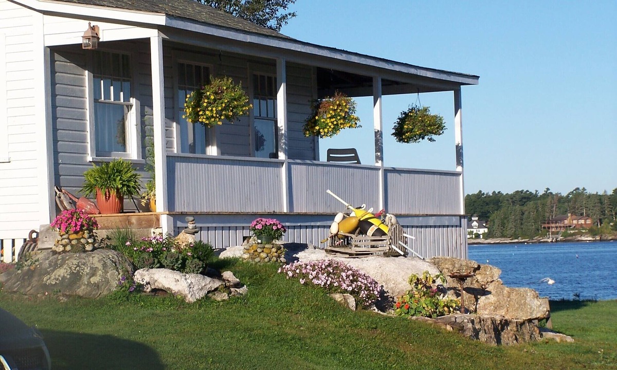 Boothbay Harbor Cottage | Cozy 2-bedroom cottage located in the heart of inner Boothbay Harbor.