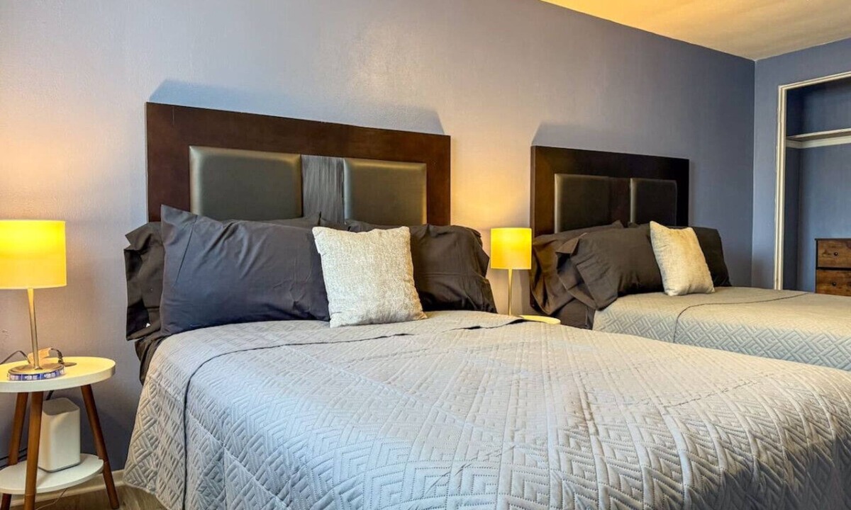 Mount Oliver Apartment | Cozy 2 Bedroom w/5 Beds + Sofa Bed & WIFI!