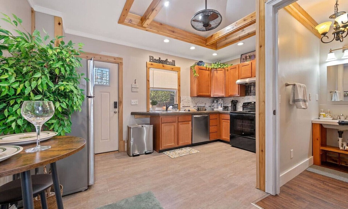 South Park House | Cozy 2BR Cottage Near Miami Valley Hospital & UD
