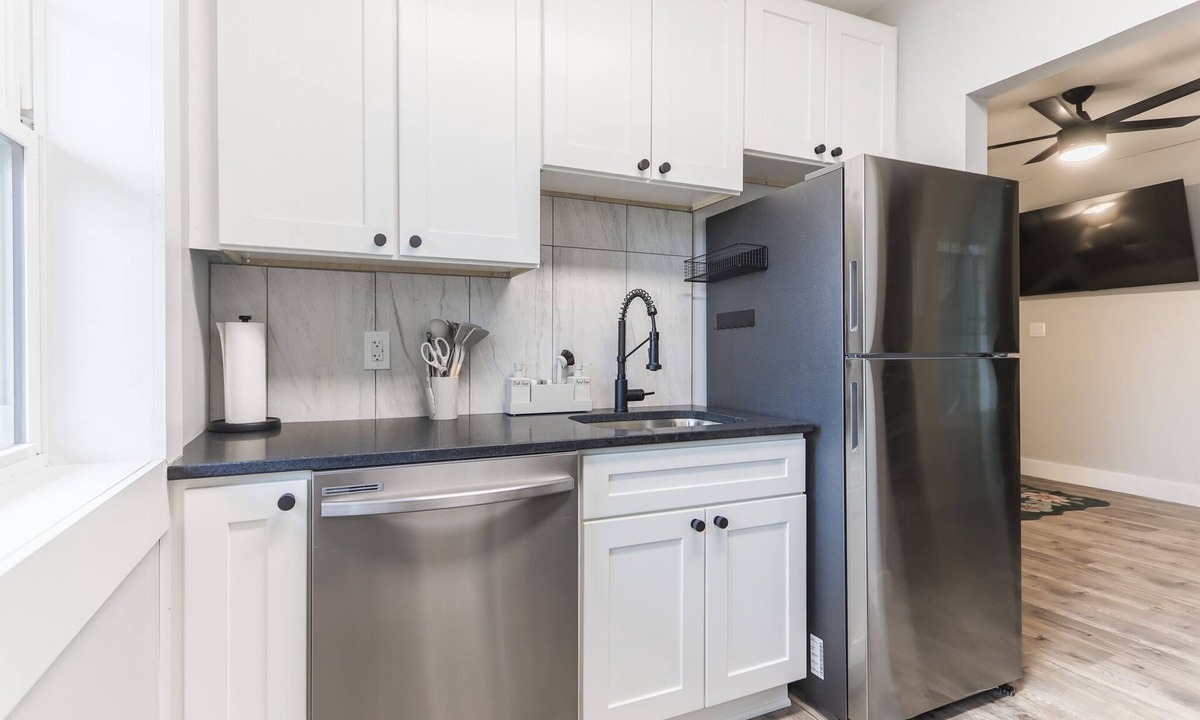 Lakewood Apartment | Cozy 2BR Near Edgewater Beach Pet Friendly + Parking