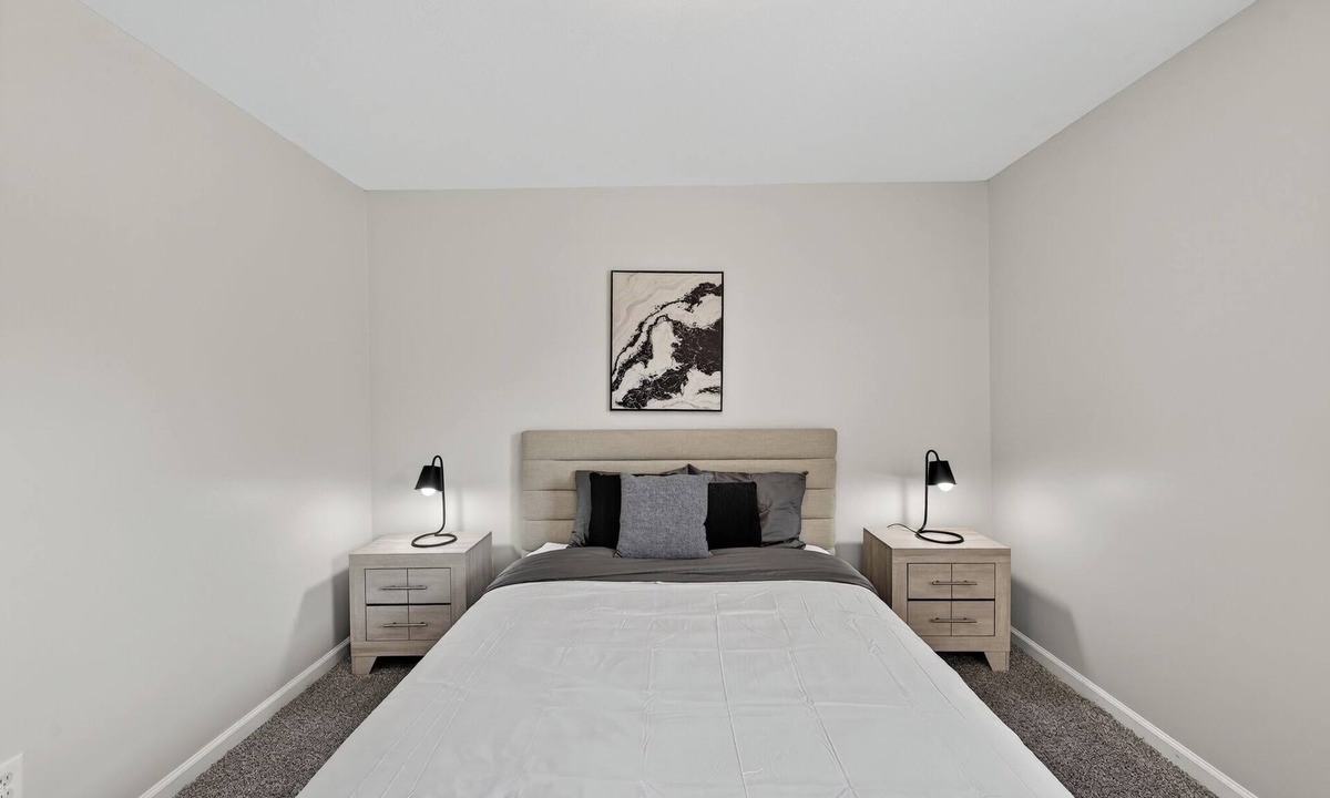 Clarksville Apartment | Cozy 2br Stay Near Work & Dining
