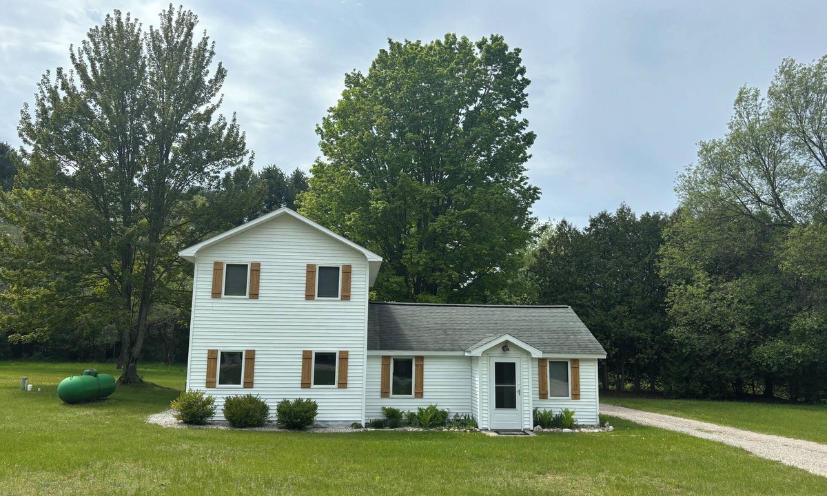 Frankfort House | Cozy 3-bedroom cottage centrally located!