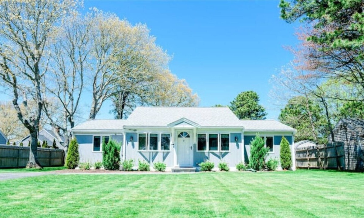 Bass River Cottage | Cozy 3 bedroom cottage with .3 Mi walk to beach.
