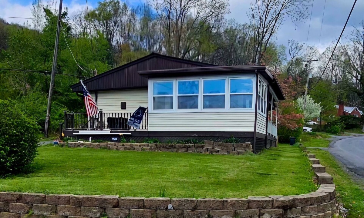 Milroy House | Cozy 3-Bedroom Home in Charming Milroy – Minutes from State College/PSU Events