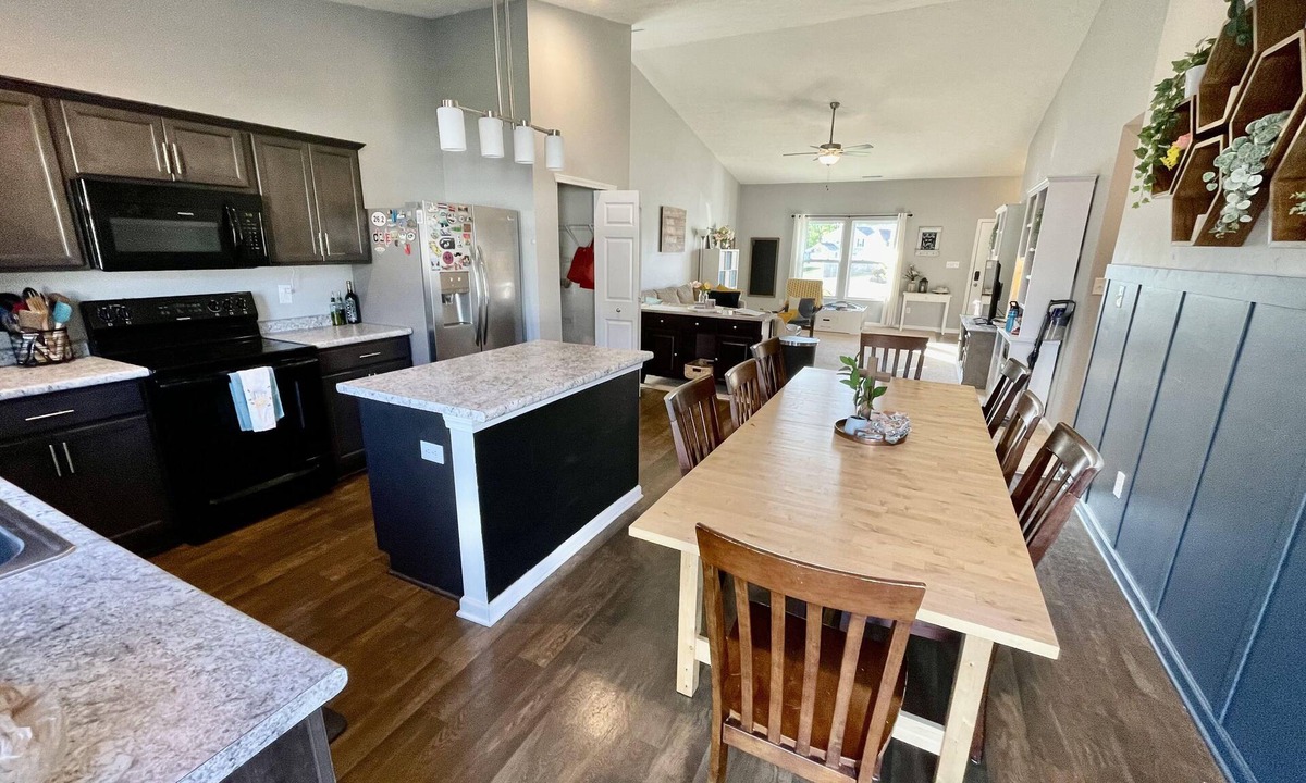 Bloomington House | Cozy 3 Bedroom Home - 10 min from IU's campus & downtown Bloomington