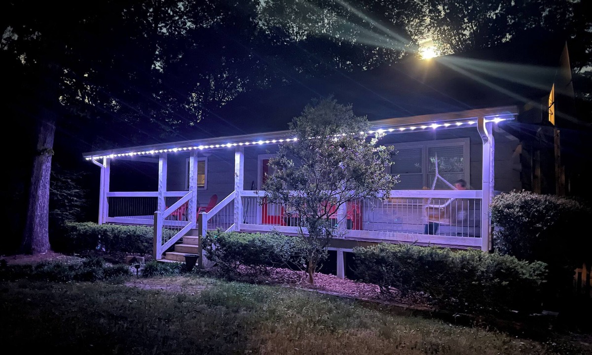 Kingston Springs Cabin | Cozy 3 Bedroom Cabin away from city yet close enough to go in with 2 KINGS