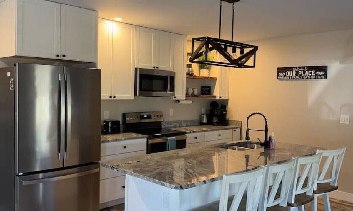 Brewer Apartment | Cozy | 3 BR/2 Bath | Sleeps 8 | Quiet