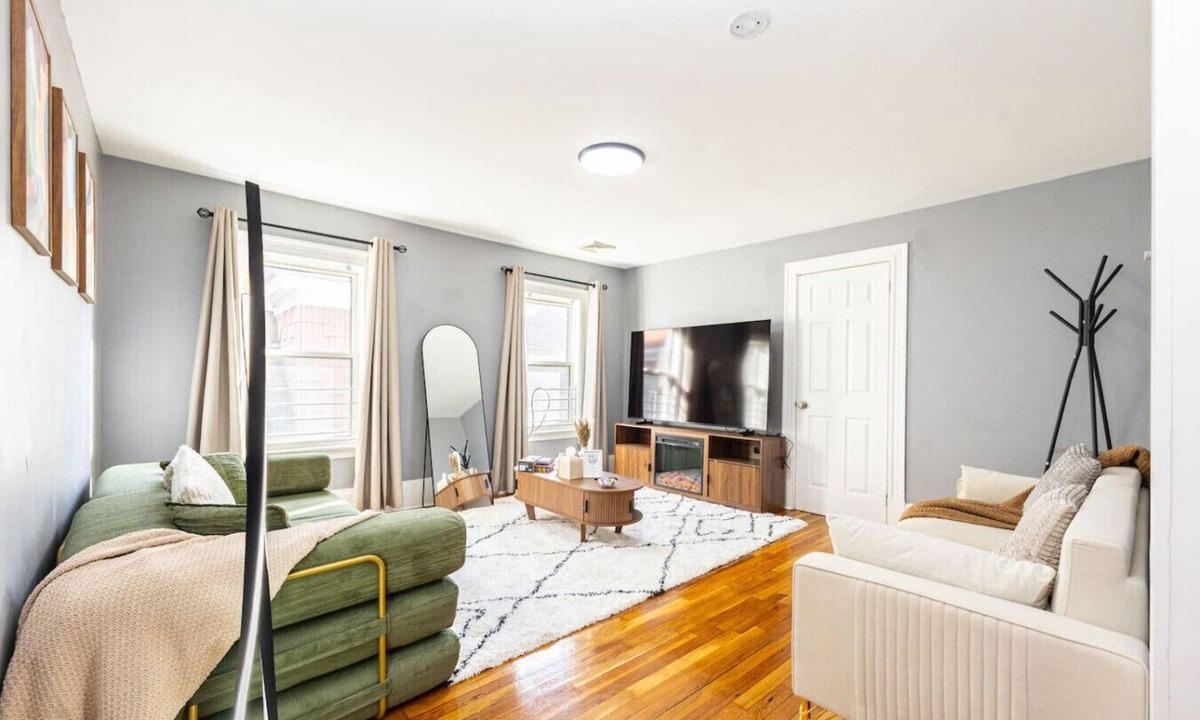 Washington Park Apartment | Cozy 3BD/1BA in Boston | Franklin Zoo, Boston Comm