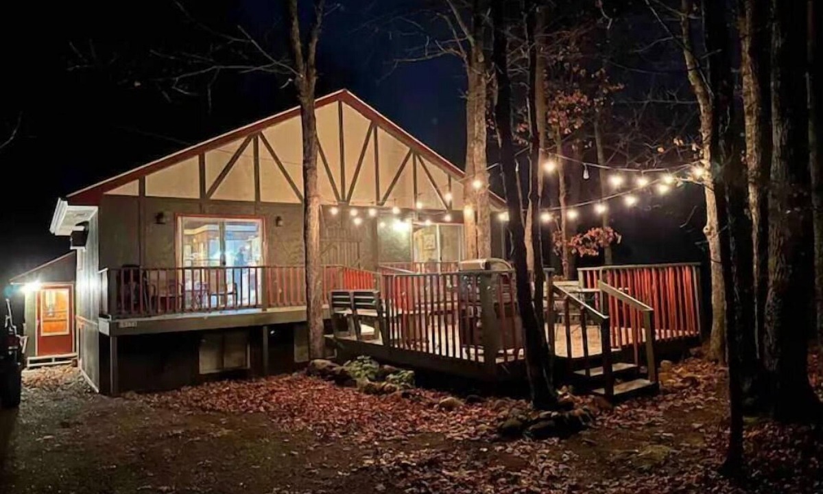 Bessemer House | Cozy 3BR Ski-Chalet Style Retreat w/Sauna + Fireplace— Outdoor Adventure Base