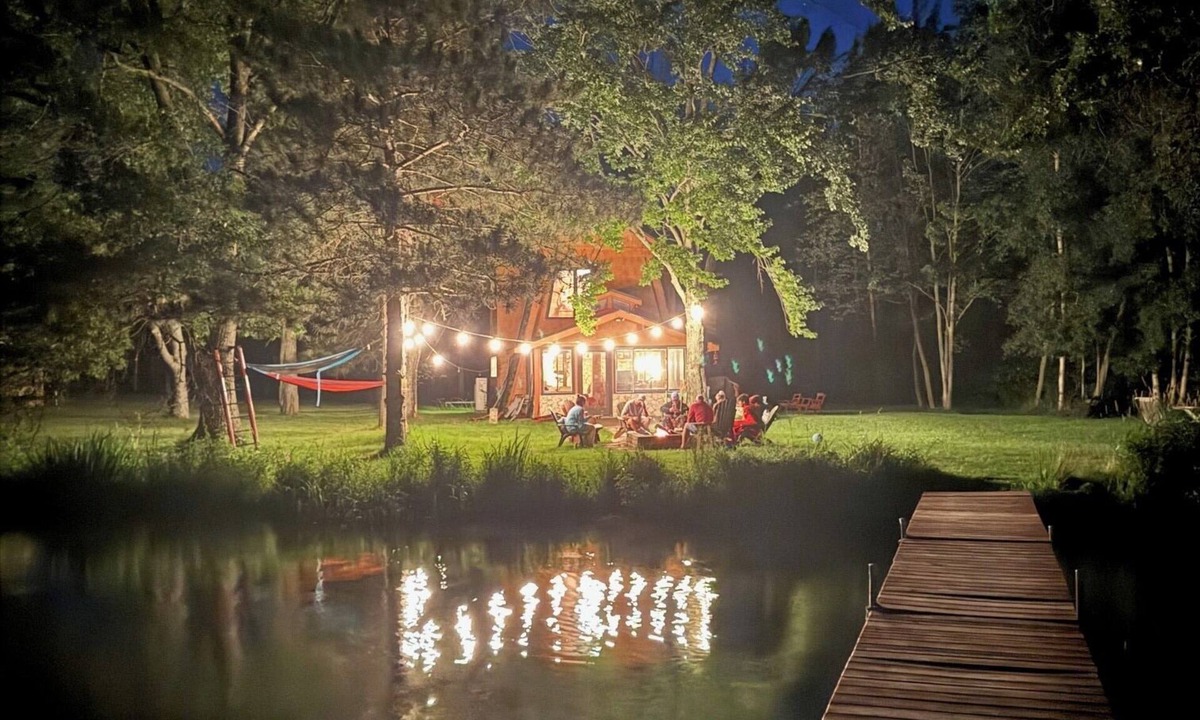 Spooner Cabin | Cozy 4BR Lake front Cabin on Big McKenzie w/Boathouse Bar, 2 Docks & Fire Pit