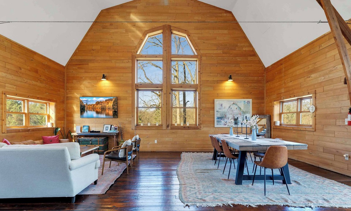Allegan House | Cozy Allegan Barn with Hot Tub and Sauna