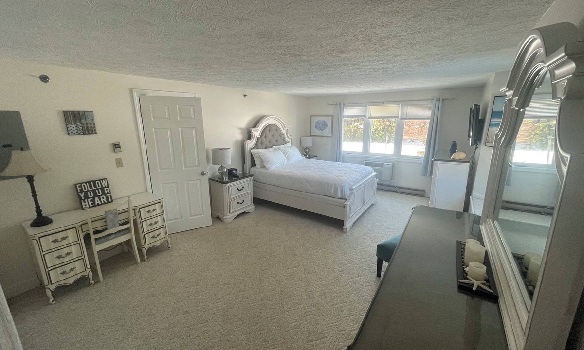 Wells Condo | Cozy and Spacious 2 Bedroom