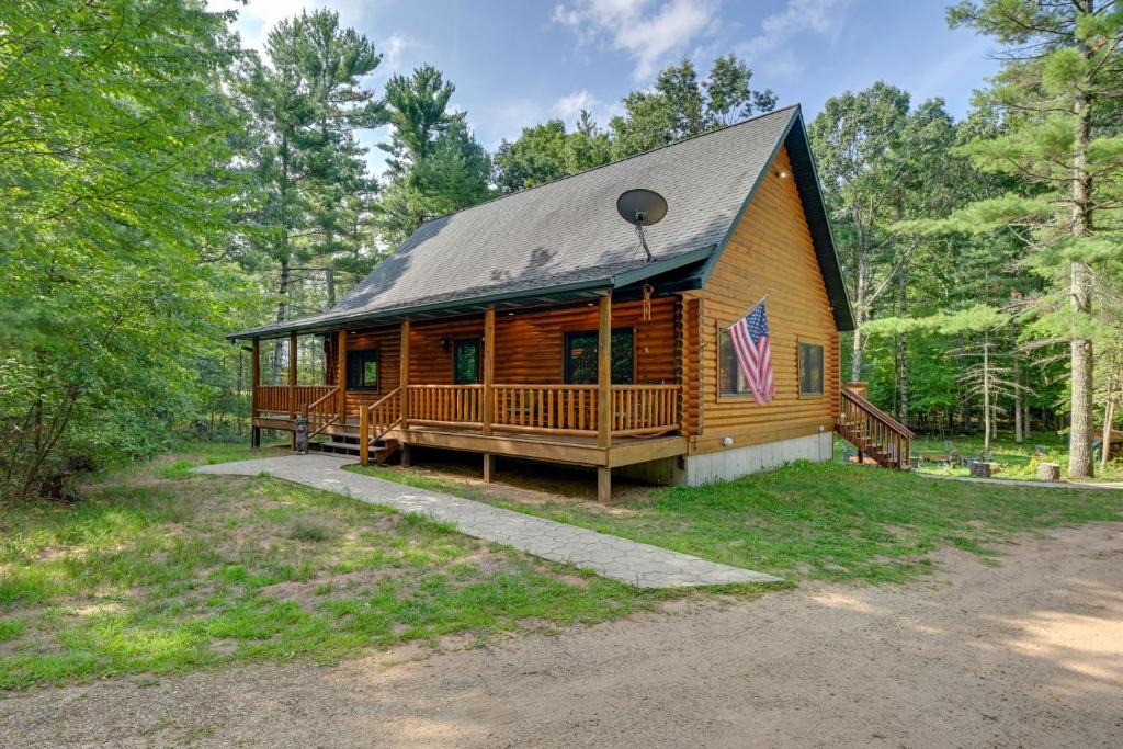 Arkdale House | Cozy Arkdale Wood Cabin Near Petenwell Lake!