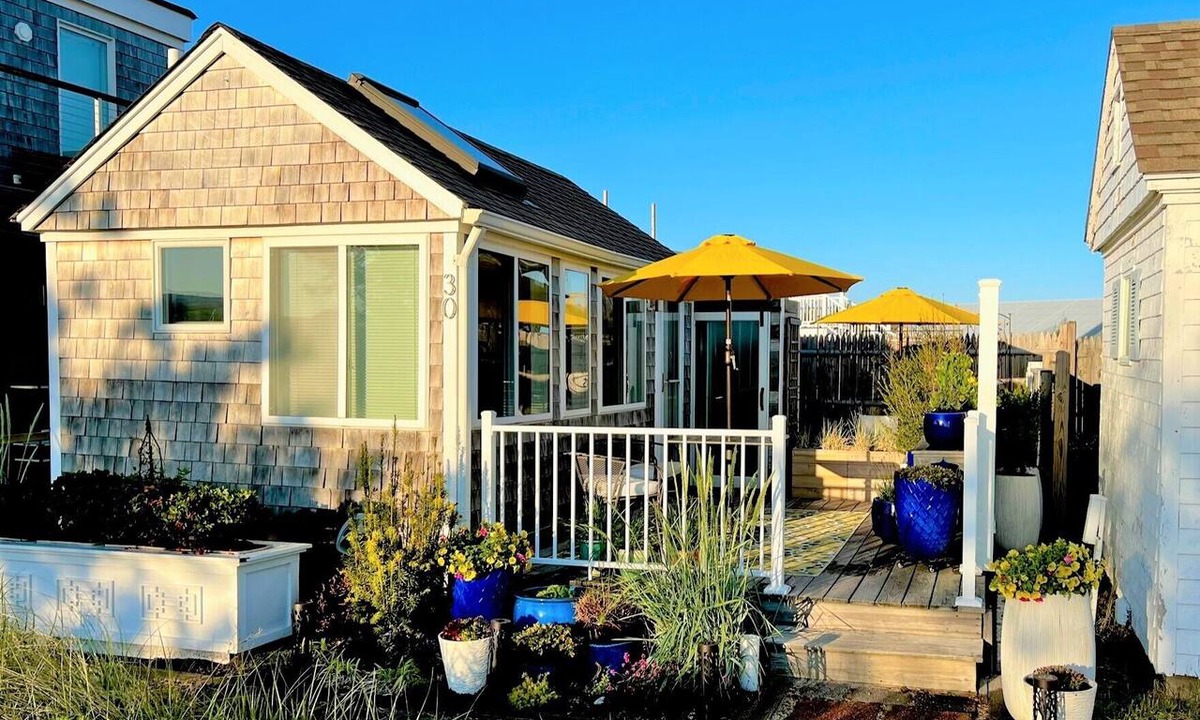 Provincetown Condo | Cozy Bayside Cottage With Huge Outdoor Living Space and Private Beach (2313)