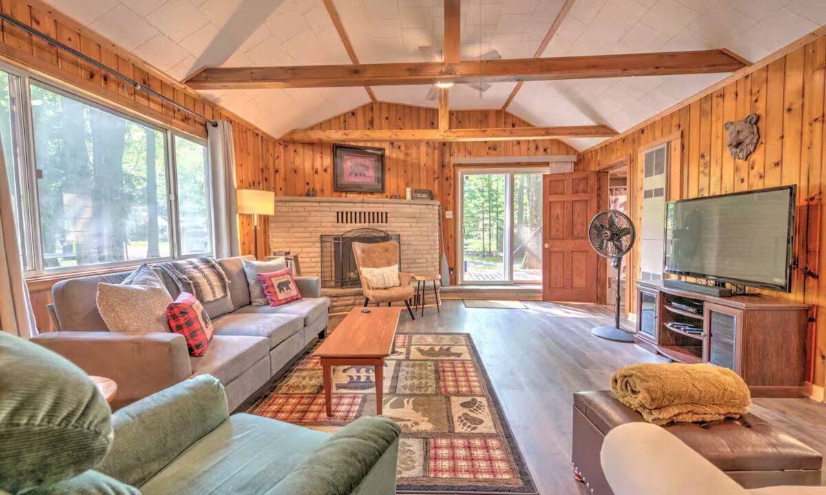 Kalkaska Cabin | Cozy Bear Cabin/Trails, Firepit & Northern MI