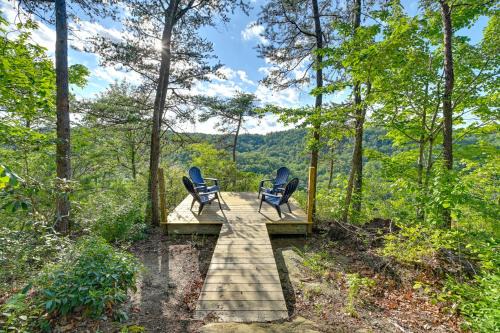 Heidelberg House | Cozy Beattyville Cabin w/Fire Pit