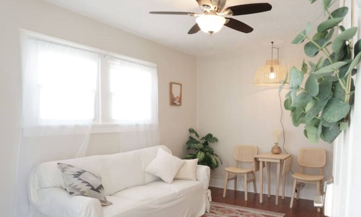 Fairfax House | Cozy Boho Bungalo w. Full Bath & King Bed