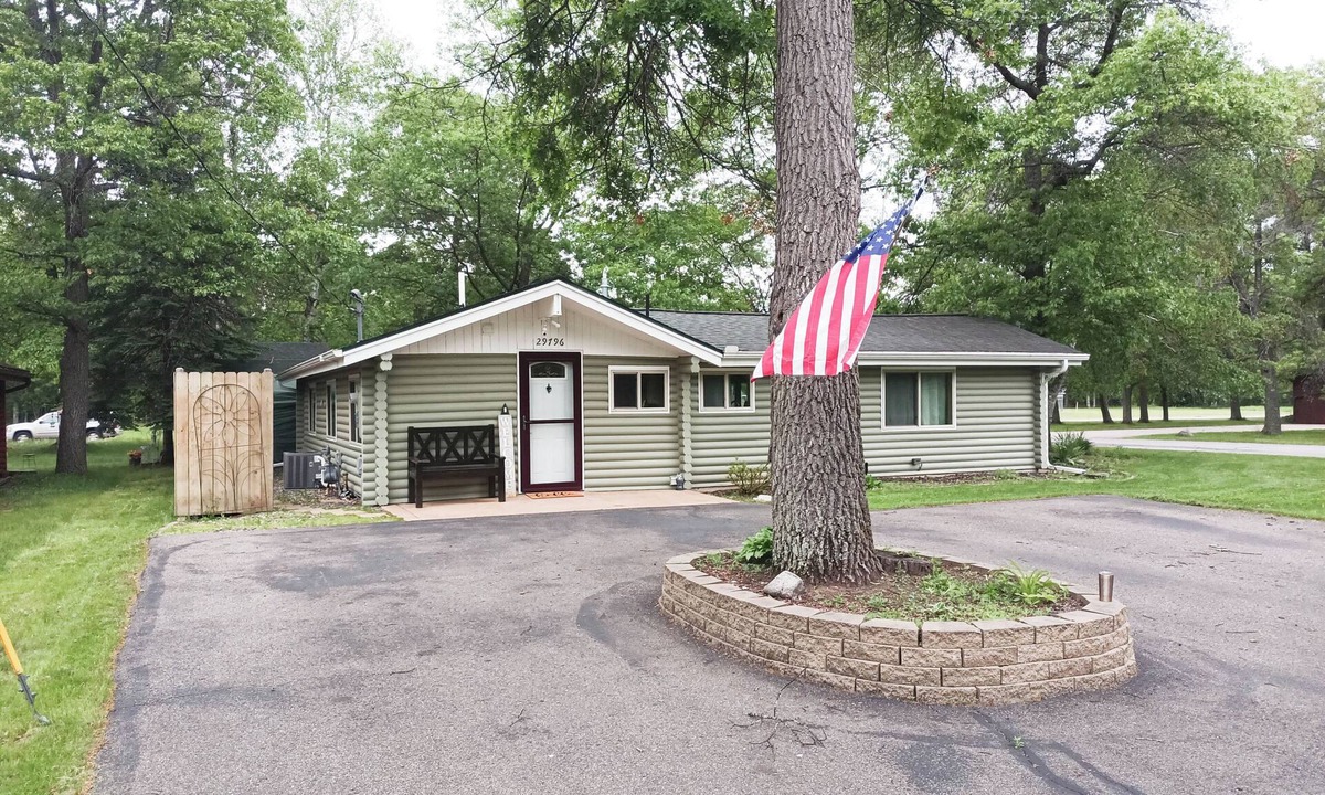 Breezy Point House | Cozy Cabin in Breezy Point! Book now for summer!