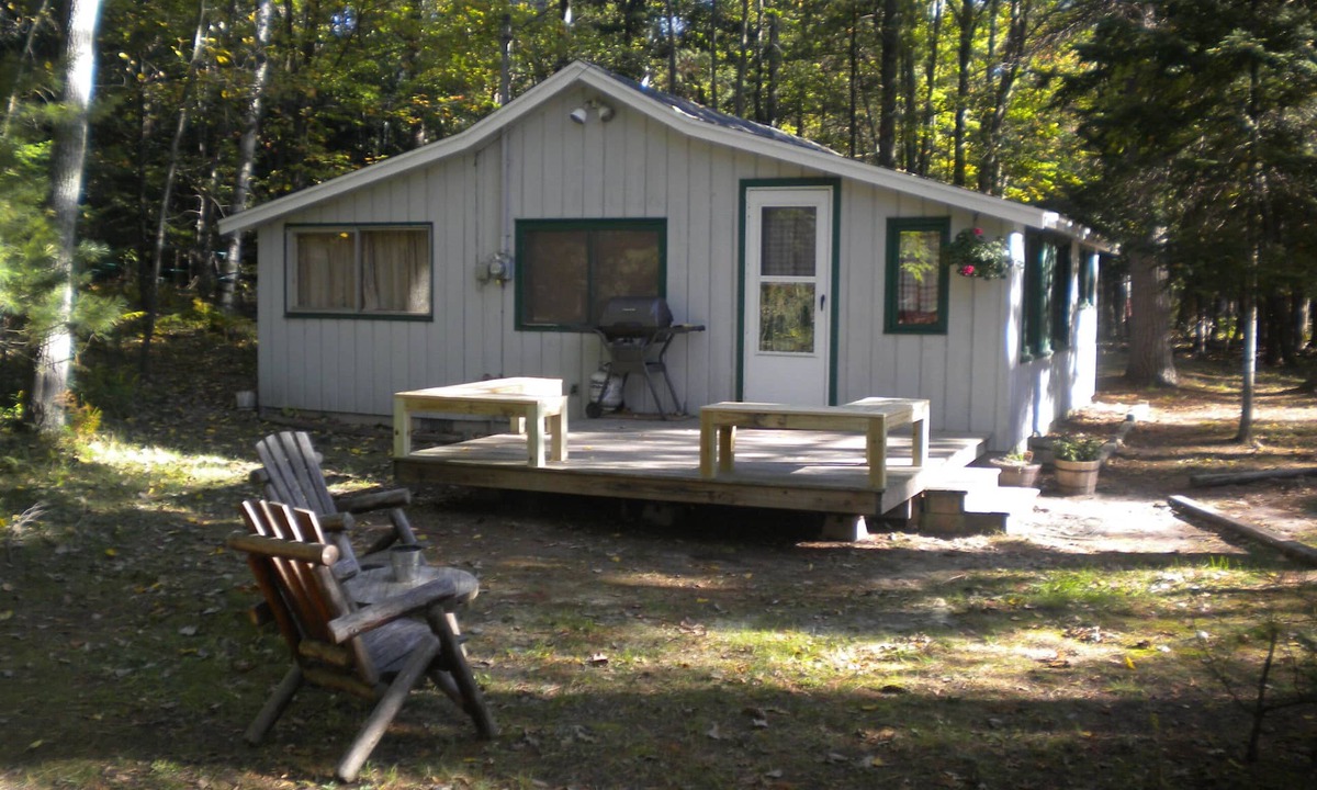 Glen Arbor House | Cozy cabin in Glen Arbor w/Crystal River frontage. WIFI, fire pit, dog ok