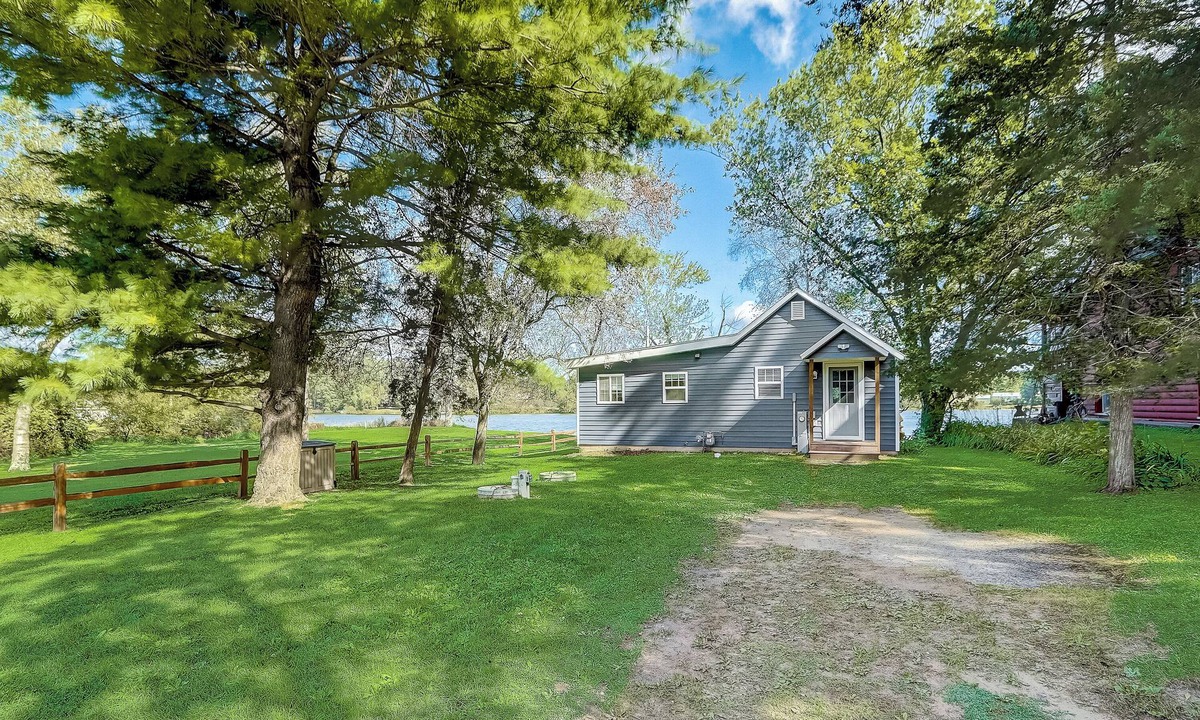 Town of Westfield Cabin | Cozy Cabin just 30 minutes from Wisconsin Dells!