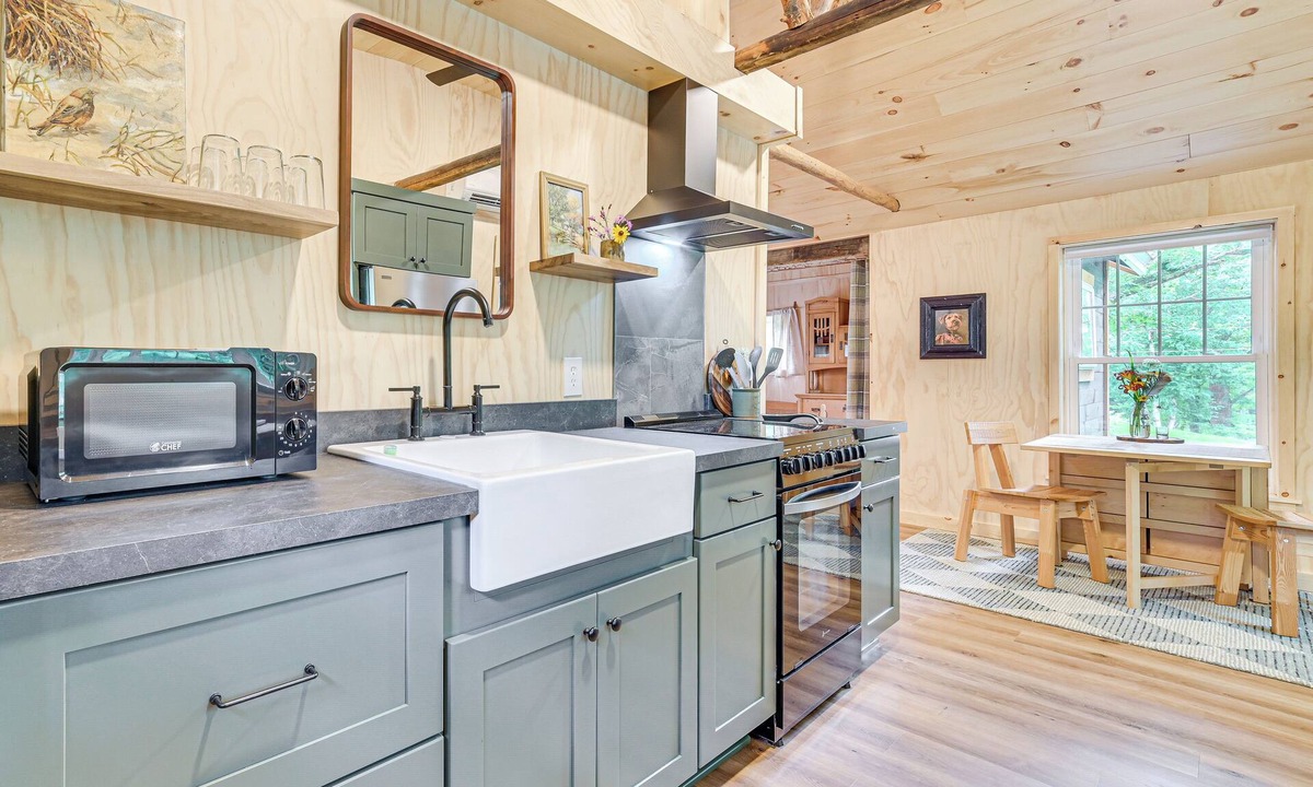 Lake Apartment | Cozy Cabin w/Fire Pit < 1 Mi to Crooked Lake!