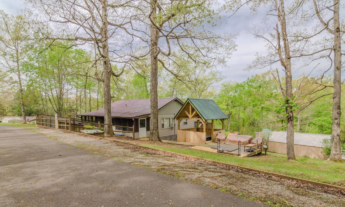 Nancy Cabin | Cozy cabin with 3 bedrooms and WiFi, peaceful Nancy