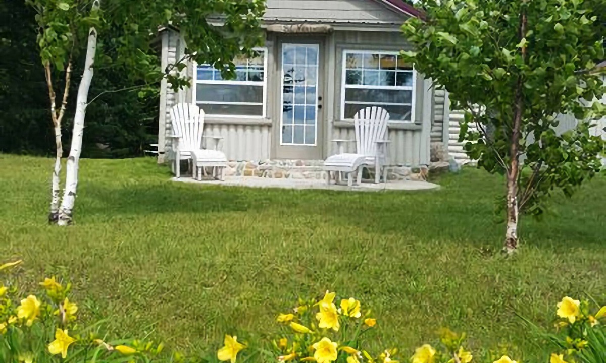 Levering Cottage | Cozy Cabin with Amazing Sunsets