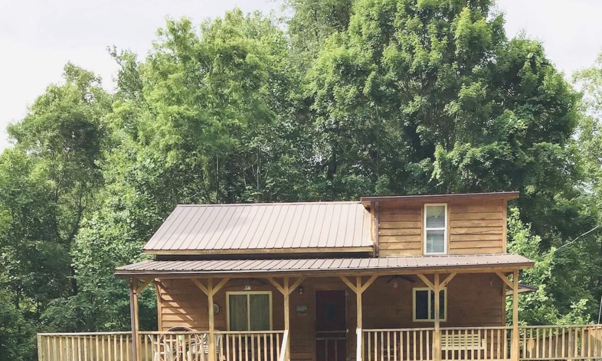 Grundy Cabin | Cozy cabin with direct access to Spearhead’s Coal Canyon trails!
