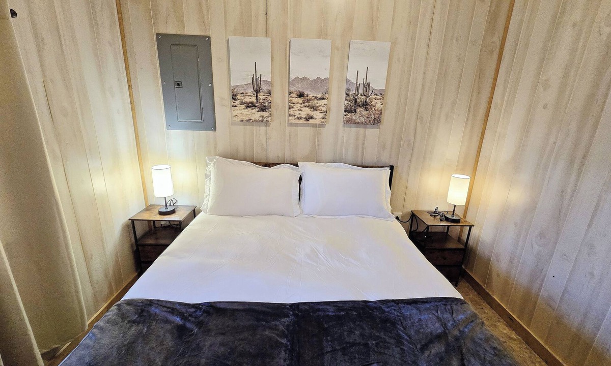 Stinnett Cabin | Cozy cabin with WiFi and AC in small town Stinnett