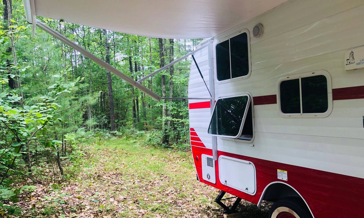 Williamsburg House | Cozy Camper in the North Woods near the Beaches of Lake Michigan