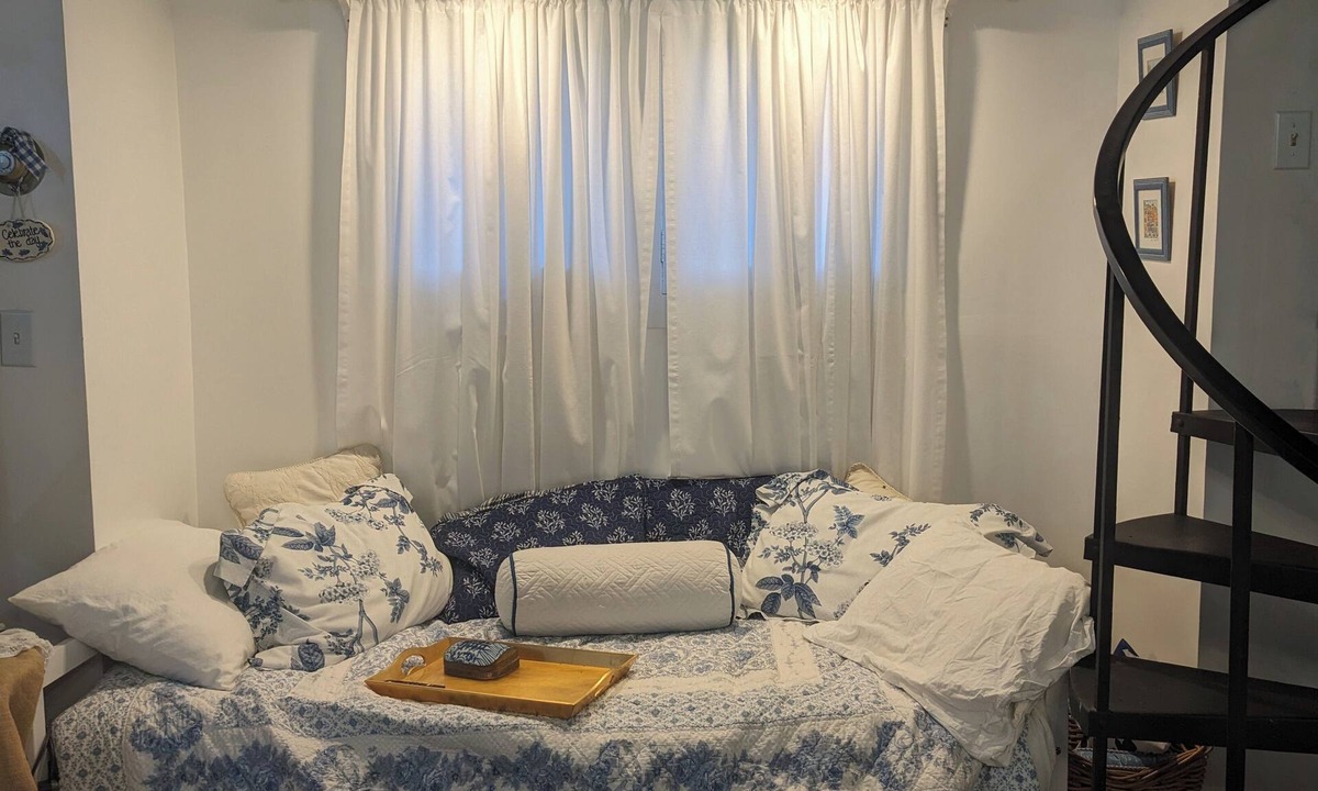 Athens Cottage | Cozy Carriage House walking distance to OU/Court Sleeps 4