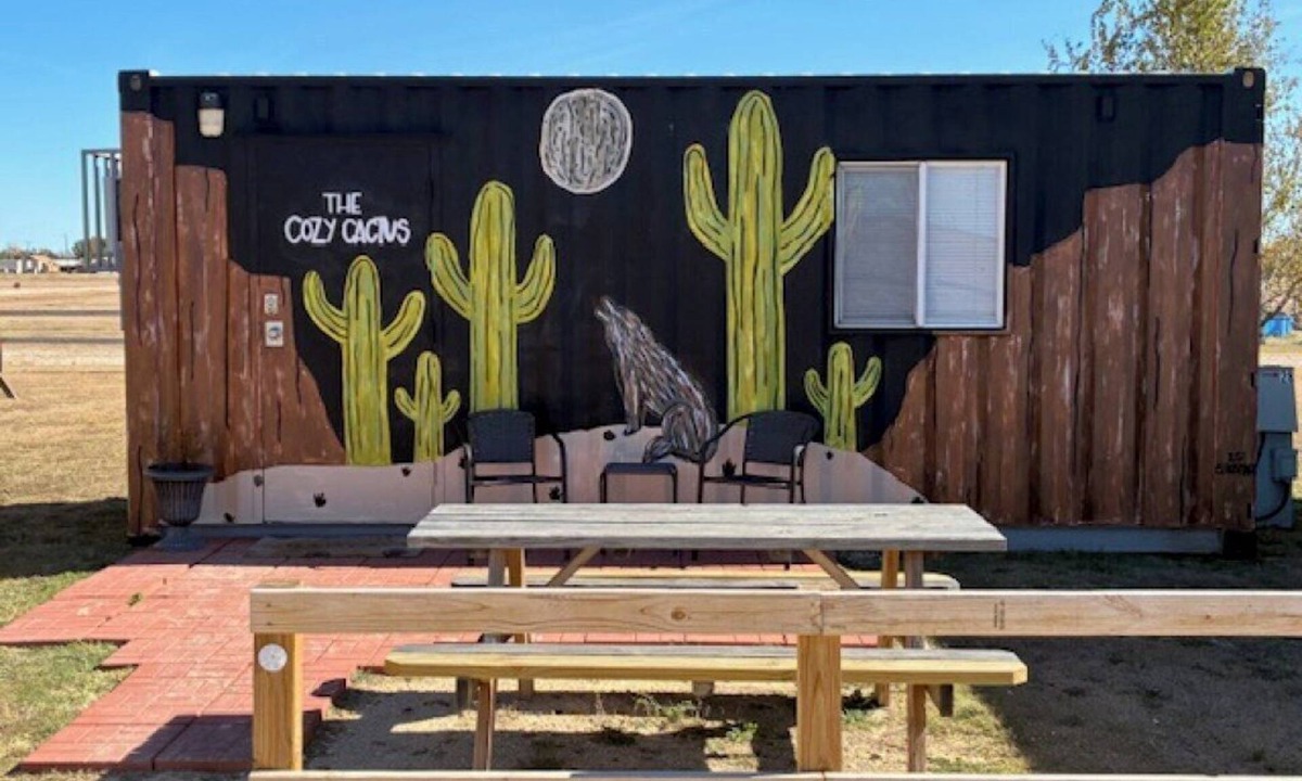 Silverton Cabin | Cozy Catcus Container Cabin in Silverton Texas