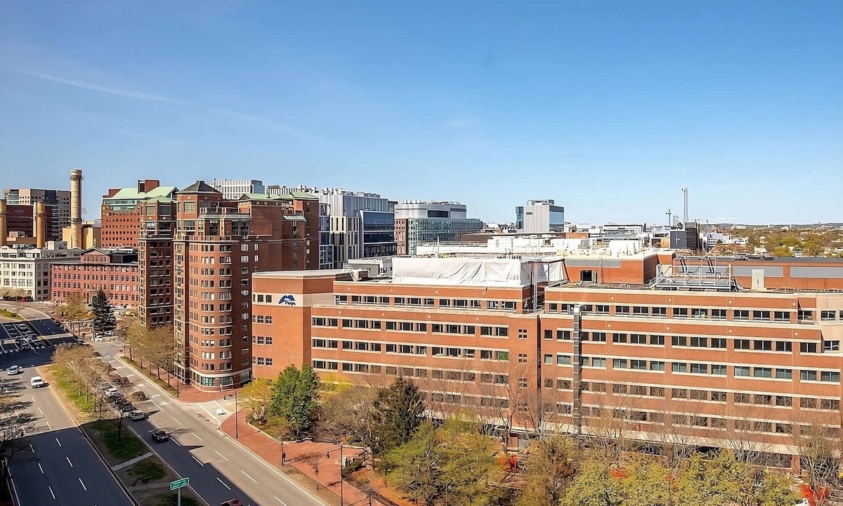 East Cambridge Hotel | Cozy central Cambridge Stay w/Pool Under Glass Atrium & City Views