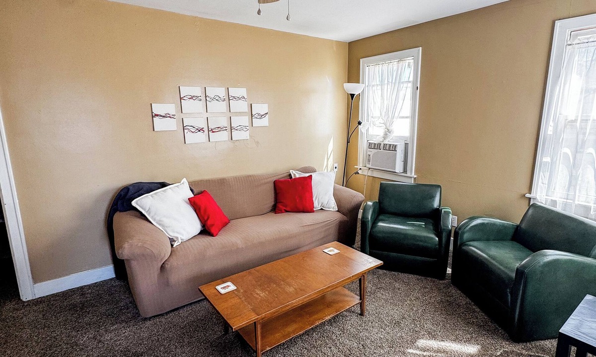 Mandan House | Cozy Cottage 2-Bedroom w/Free Parking