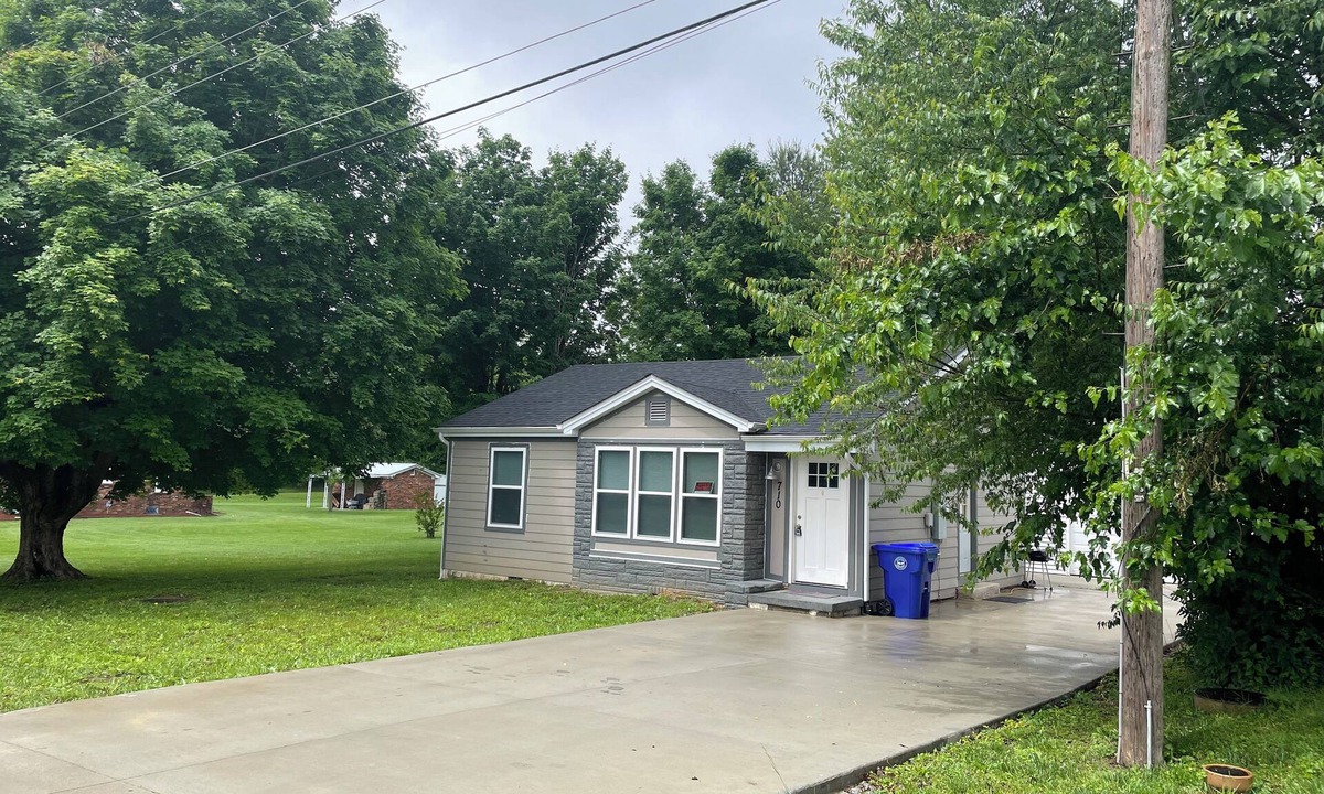 Leitchfield House | Cozy cottage home 2 bedroom 1 bath