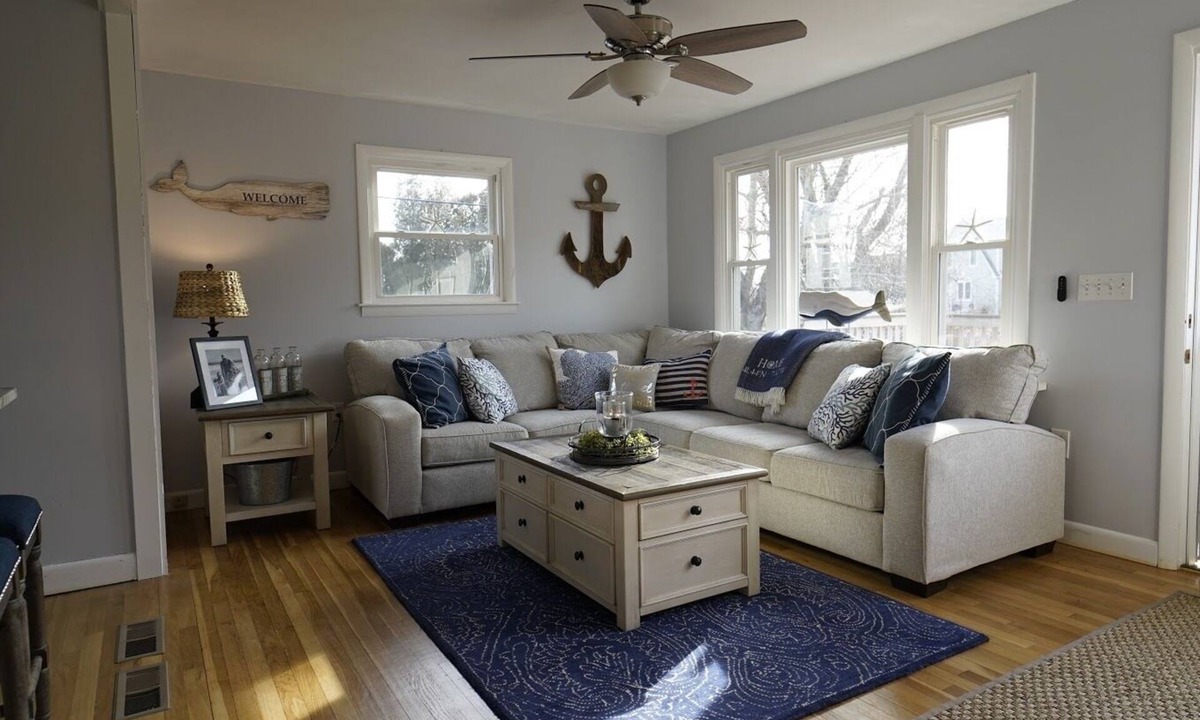 Snug Harbor House | Cozy Cottage In Quaint Village of Snug Harbor! CENTRAL A/C! Walk to Marinas!