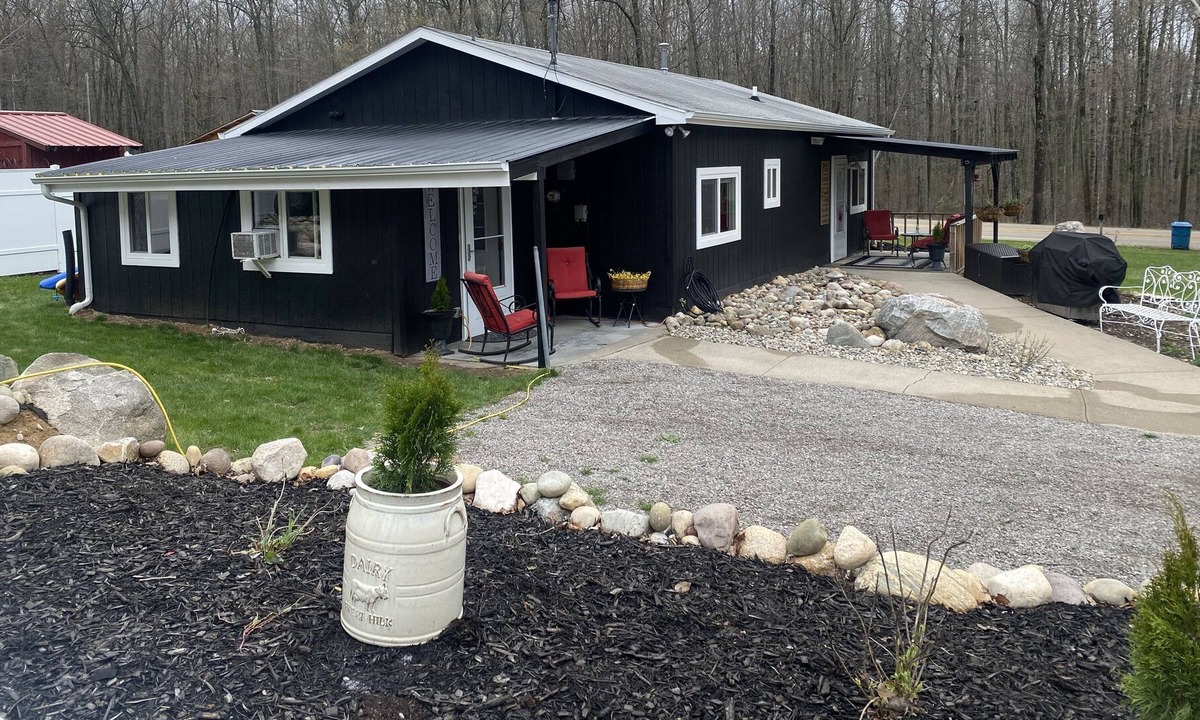 Higgins Lake Cabin | Cozy Cottage near Higgings Lake