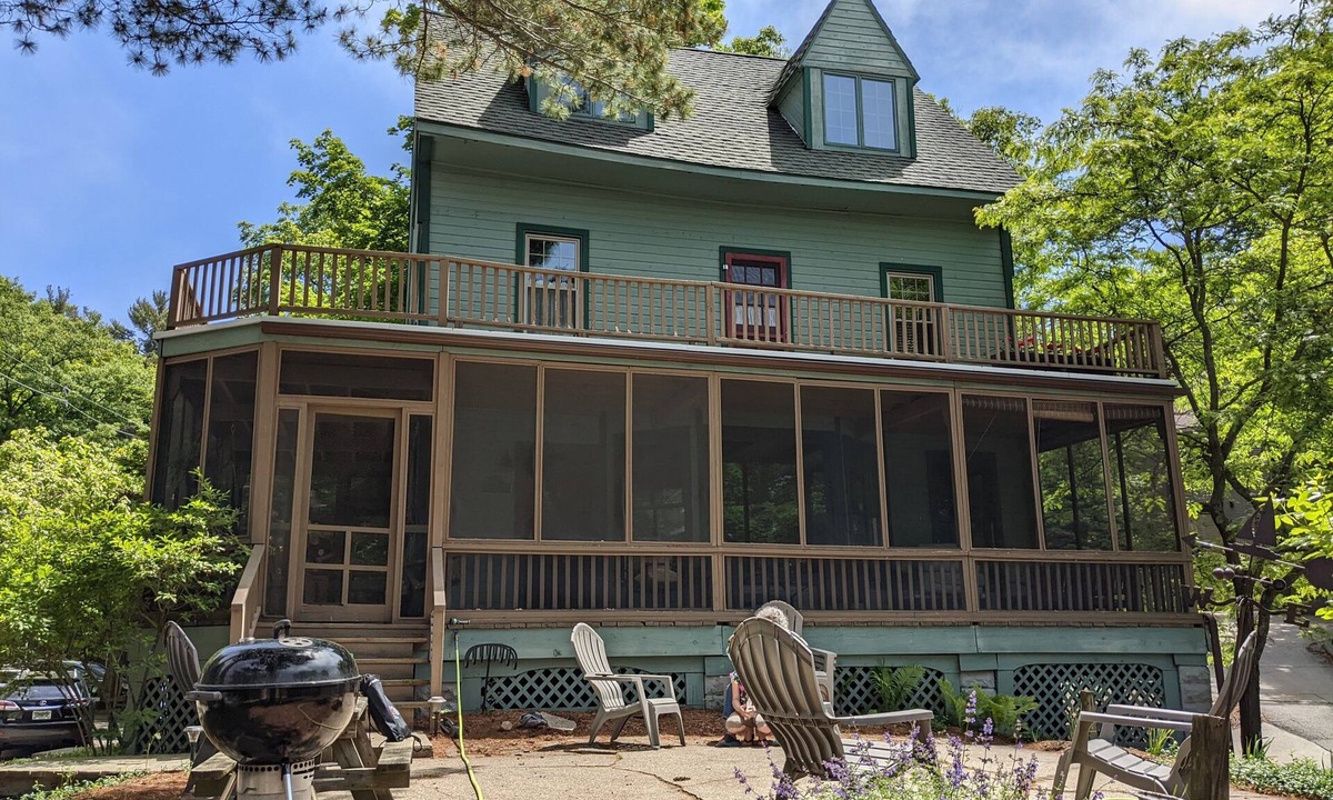 Grand Haven Cottage | Cozy Cottage with Lake view!