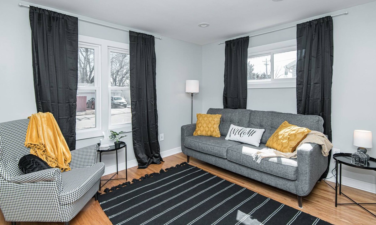 Slatterly Park House | Cozy Fully Furnished House close to downtown Rochester Hospitals and Clinics