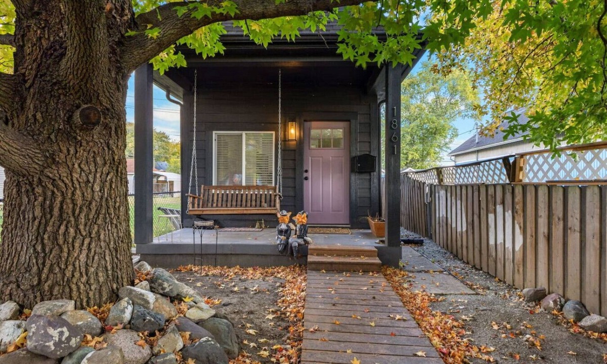 Indianapolis House | Cozy Getaway with Hot Tub, Ice Plunge, and Bidet