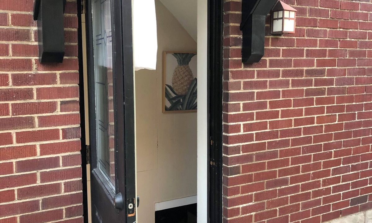 Mount Lebanon Apartment | Cozy guest suite in the heart of Mt. Lebanon