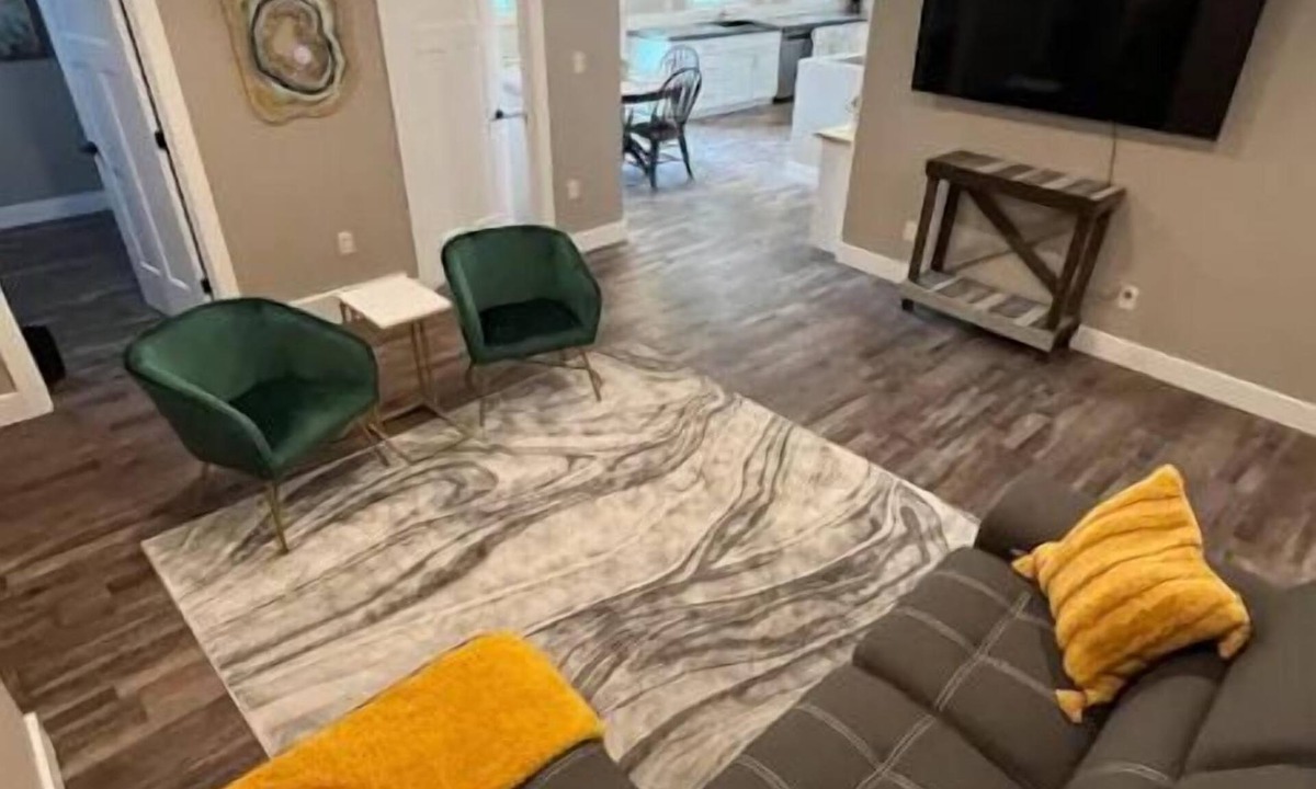 Green Bay House | Cozy Home .5 miles from Lambeau Field