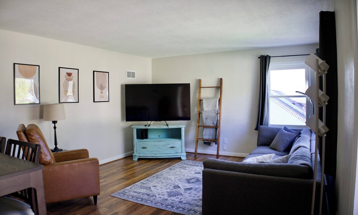 Rochester House | Cozy Home One Mile to Mayo