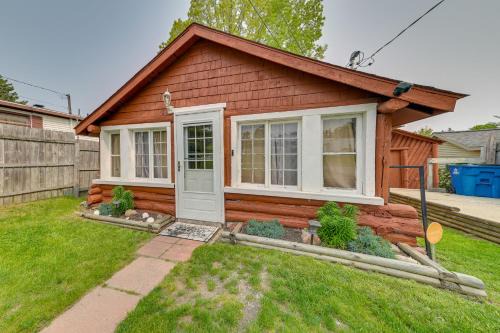 Houghton Lake House | Cozy Houghton Lake Vacation Rental w/Fireplace!