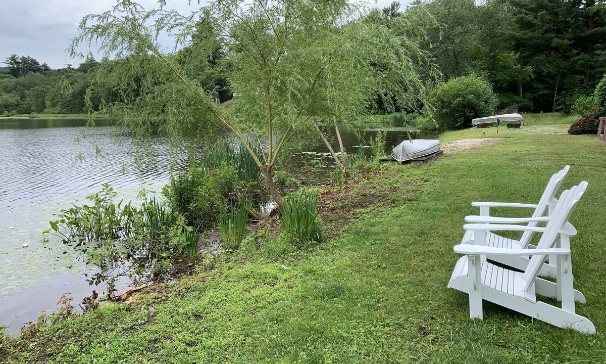 Wilbraham House | Cozy Lakefront Cottage