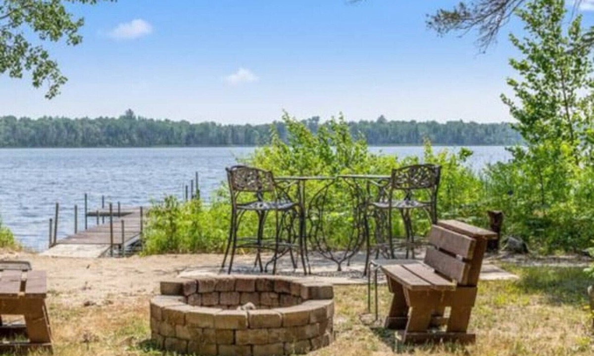 Ossipee Cabin | Cozy Lakefront Family Getaway: Beach & Game Room
