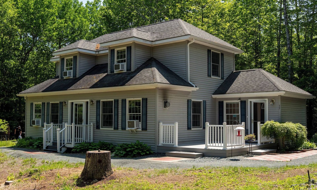 Lamoine House | Cozy Lamoine Home with porches and a sauna for a relaxing vacation in Acadia!