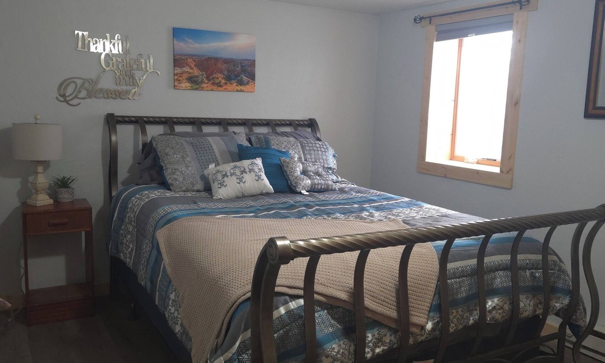 Beach Cabin | Cozy Lodge by Theodore Roosevelt National Park and Presidential Library Sleeps 7